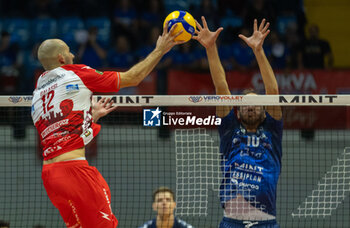 2024-10-05 - Galassi Gianluca (Gas Sales Bluenergy Piacenza) during Serie A1 Men's Volleyball Championship between Mint Vero Volley Monza vs Gas Sales Piacenza at Opiquad Arena, Monza, Italy on October 5, 2024 - VERO VOLLEY MONZA VS GAS SALES BLUENERGY PIACENZA - SUPERLEAGUE SERIE A - VOLLEYBALL