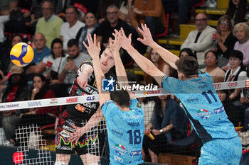 2024-10-20 - ssemeniuk kamil (n.16 Sir susa vim perugia) - SIR SUSA VIM PERUGIA VS CISTERNA VOLLEY - SUPERLEAGUE SERIE A - VOLLEYBALL