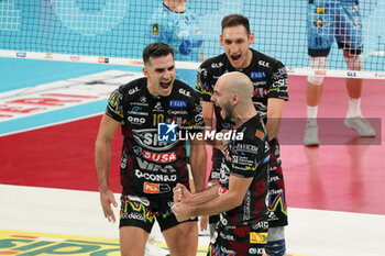 2024-10-20 - sir susa vim perugia rejoices - SIR SUSA VIM PERUGIA VS CISTERNA VOLLEY - SUPERLEAGUE SERIE A - VOLLEYBALL