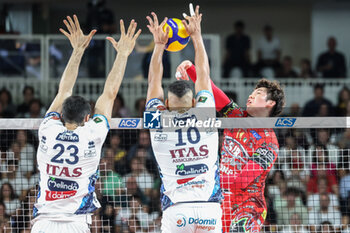 2024-10-27 - Spike by Yuki Ishikawa - Sir Susa Vim Perugia - ITAS TRENTINO VS SIR SUSA VIM PERUGIA - SUPERLEAGUE SERIE A - VOLLEYBALL