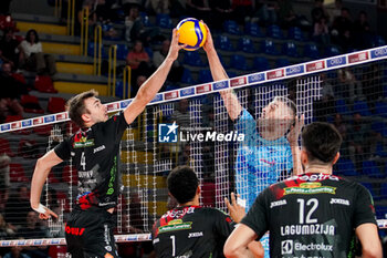 2024-10-27 - Attack( Cucine Lube Civitanova - Cisterna Volley ) - CUCINE LUBE CIVITANOVA VS CISTERNA VOLLEY - SUPERLEAGUE SERIE A - VOLLEYBALL