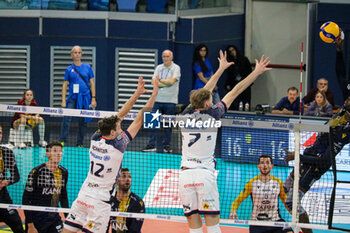 2024-10-27 - MONSTER BLOCK FERRE REGGERS AND JORDAN SCHNITZER (POWERVOLLEY MILANO) - ALLIANZ MILANO VS RANA VERONA - SUPERLEAGUE SERIE A - VOLLEYBALL