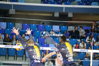 2024-10-27 - MONSTER BLOCK MARCO VITELLI AND NOUMORY KEITA (RANA VERONA) - ALLIANZ MILANO VS RANA VERONA - SUPERLEAGUE SERIE A - VOLLEYBALL