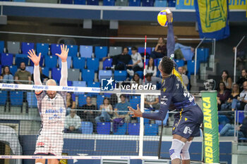 2024-10-27 - NOUMORY KEITA (RANA VERONA) AND MONSTER BLOCK MATEY KAZIYSKI (POWERVOLLEY MILANO) - ALLIANZ MILANO VS RANA VERONA - SUPERLEAGUE SERIE A - VOLLEYBALL