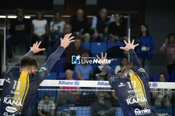 2024-10-27 - MONSTER BLOCK MARCO VITELLI AND FRANCESCO SANI (RANA VERONA) - ALLIANZ MILANO VS RANA VERONA - SUPERLEAGUE SERIE A - VOLLEYBALL