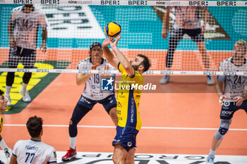 2024-10-27 - De Cecco Luciano ( Valsa Group Modena ) - VALSA GROUP MODENA VS VERO VOLLEY MONZA - SUPERLEAGUE SERIE A - VOLLEYBALL