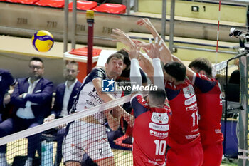 2024-10-26 - Antonov Oleg Grottazzolina attack. - GIOIELLA PRISMA TARANTO VS YUASA BATTERY GROTTAZZOLINA - SUPERLEAGUE SERIE A - VOLLEYBALL