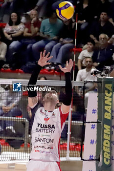 2024-10-26 - Zhukouski Tsimafei Grottazzolina in dribble. - GIOIELLA PRISMA TARANTO VS YUASA BATTERY GROTTAZZOLINA - SUPERLEAGUE SERIE A - VOLLEYBALL