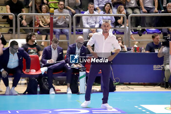 2024-10-26 - Ortenzi Massimo Grottazzolina trainer. - GIOIELLA PRISMA TARANTO VS YUASA BATTERY GROTTAZZOLINA - SUPERLEAGUE SERIE A - VOLLEYBALL