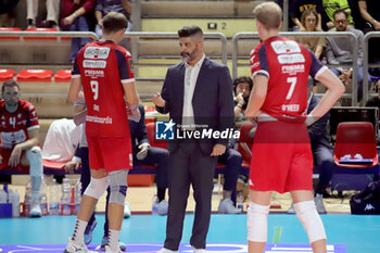 2024-10-26 - Boninfante Dante Prisma Taranto trainer. - GIOIELLA PRISMA TARANTO VS YUASA BATTERY GROTTAZZOLINA - SUPERLEAGUE SERIE A - VOLLEYBALL