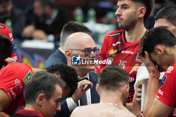 03/11/2024 - medei giampaolo (coach cucine lube civitanova) - SIR SUSA VIM PERUGIA VS CUCINE LUBE CIVITANOVA - SUPERLEGA SERIE A - VOLLEY