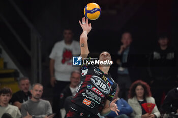 03/11/2024 - roberto russo (sir susa vim perugia) - SIR SUSA VIM PERUGIA VS CUCINE LUBE CIVITANOVA - SUPERLEGA SERIE A - VOLLEY