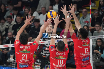 03/11/2024 - semeniuk kamil (n.16 Sir susa vim perugia) attack - SIR SUSA VIM PERUGIA VS CUCINE LUBE CIVITANOVA - SUPERLEGA SERIE A - VOLLEY