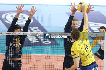 02/11/2024 - Block of Donovan Dzavoronok of Rana Verona during the match between Rana Verona and Valsa Group Modena, regular season of the SuperLega Italian Volleyball Championship 2024/2025, at Pala AGSM-AIM in Verona, Italy on November 2, 2024. - RANA VERONA VS VALSA GROUP MODENA - SUPERLEGA SERIE A - VOLLEY