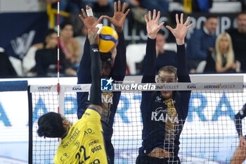 02/11/2024 - Block of Noumory Keita of Rana Verona during the match between Rana Verona and Valsa Group Modena, regular season of the SuperLega Italian Volleyball Championship 2024/2025, at Pala AGSM-AIM in Verona, Italy on November 2, 2024. - RANA VERONA VS VALSA GROUP MODENA - SUPERLEGA SERIE A - VOLLEY