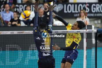 02/11/2024 - Spike of Jose Miguel Gutierrez of Valsa Group Modena during the match between Rana Verona and Valsa Group Modena, regular season of the SuperLega Italian Volleyball Championship 2024/2025, at Pala AGSM-AIM in Verona, Italy on November 2, 2024. - RANA VERONA VS VALSA GROUP MODENA - SUPERLEGA SERIE A - VOLLEY