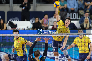 02/11/2024 - Attack of Tommaso Rinaldi of Valsa Group Modena during the match between Rana Verona and Valsa Group Modena, regular season of the SuperLega Italian Volleyball Championship 2024/2025, at Pala AGSM-AIM in Verona, Italy on November 2, 2024. - RANA VERONA VS VALSA GROUP MODENA - SUPERLEGA SERIE A - VOLLEY