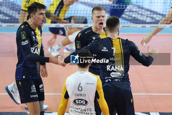 02/11/2024 - Donovan Dzavoronok of Rana Verona celebrates after scores a point during the match between Rana Verona and Valsa Group Modena, regular season of the SuperLega Italian Volleyball Championship 2024/2025, at Pala AGSM-AIM in Verona, Italy on November 2, 2024. - RANA VERONA VS VALSA GROUP MODENA - SUPERLEGA SERIE A - VOLLEY