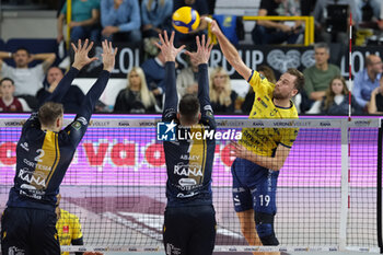 02/11/2024 - Paul Buchegger of Valsa Group Modena during the match between Rana Verona and Valsa Group Modena, regular season of the SuperLega Italian Volleyball Championship 2024/2025, at Pala AGSM-AIM in Verona, Italy on November 2, 2024. - RANA VERONA VS VALSA GROUP MODENA - SUPERLEGA SERIE A - VOLLEY