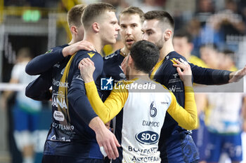 02/11/2024 - Rana Verona team celebrates after scores a point during the match between Rana Verona and Valsa Group Modena, regular season of the SuperLega Italian Volleyball Championship 2024/2025, at Pala AGSM-AIM in Verona, Italy on November 2, 2024. - RANA VERONA VS VALSA GROUP MODENA - SUPERLEGA SERIE A - VOLLEY