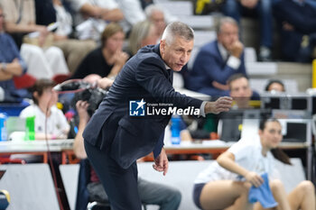 02/11/2024 - Radostin Stoytchev head coach of Rana Verona during the match between Rana Verona and Valsa Group Modena, regular season of the SuperLega Italian Volleyball Championship 2024/2025, at Pala AGSM-AIM in Verona, Italy on November 2, 2024. - RANA VERONA VS VALSA GROUP MODENA - SUPERLEGA SERIE A - VOLLEY