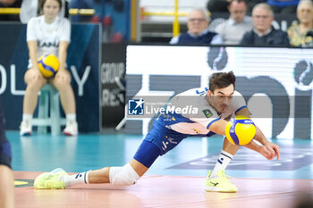 02/11/2024 - Bump of Filippo Federici of Valsa Group Modena during the match between Rana Verona and Valsa Group Modena, regular season of the SuperLega Italian Volleyball Championship 2024/2025, at Pala AGSM-AIM in Verona, Italy on November 2, 2024. - RANA VERONA VS VALSA GROUP MODENA - SUPERLEGA SERIE A - VOLLEY