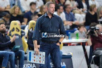 02/11/2024 - Alberto Giuliani head coach of Valsa Group Modena during the match between Rana Verona and Valsa Group Modena, regular season of the SuperLega Italian Volleyball Championship 2024/2025, at Pala AGSM-AIM in Verona, Italy on November 2, 2024. - RANA VERONA VS VALSA GROUP MODENA - SUPERLEGA SERIE A - VOLLEY