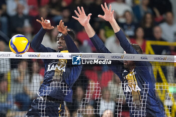 02/11/2024 - Block of Noumory Keita of Rana Verona during the match between Rana Verona and Valsa Group Modena, regular season of the SuperLega Italian Volleyball Championship 2024/2025, at Pala AGSM-AIM in Verona, Italy on November 2, 2024. - RANA VERONA VS VALSA GROUP MODENA - SUPERLEGA SERIE A - VOLLEY