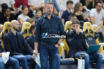 02/11/2024 - Alberto Giuliani head coach of Valsa Group Modena during the match between Rana Verona and Valsa Group Modena, regular season of the SuperLega Italian Volleyball Championship 2024/2025, at Pala AGSM-AIM in Verona, Italy on November 2, 2024. - RANA VERONA VS VALSA GROUP MODENA - SUPERLEGA SERIE A - VOLLEY