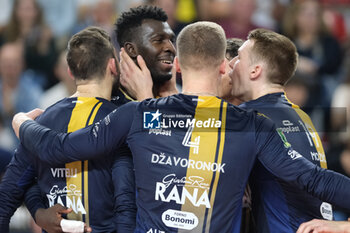 02/11/2024 - Rana Verona team celebrates after scores a point during the match between Rana Verona and Valsa Group Modena, regular season of the SuperLega Italian Volleyball Championship 2024/2025, at Pala AGSM-AIM in Verona, Italy on November 2, 2024. - RANA VERONA VS VALSA GROUP MODENA - SUPERLEGA SERIE A - VOLLEY