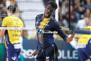 02/11/2024 - Noumory Keita of Rana Verona celebrates after scores a point during the match between Rana Verona and Valsa Group Modena, regular season of the SuperLega Italian Volleyball Championship 2024/2025, at Pala AGSM-AIM in Verona, Italy on November 2, 2024. - RANA VERONA VS VALSA GROUP MODENA - SUPERLEGA SERIE A - VOLLEY