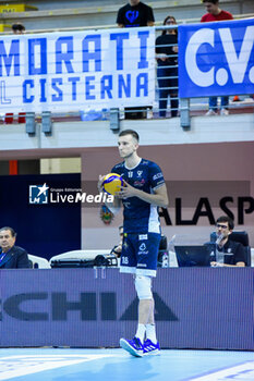 03/11/2024 - Mazzone Daniele serve (Cisterna Volley) - CISTERNA VOLLEY VS SONEPAR PADOVA - SUPERLEGA SERIE A - VOLLEY