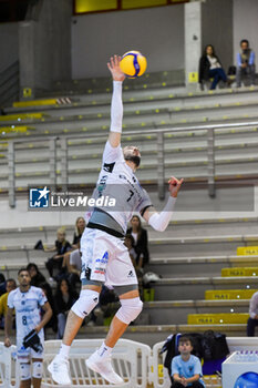 03/11/2024 - Sedlacek Marko serve (Sonepar Padova) - CISTERNA VOLLEY VS SONEPAR PADOVA - SUPERLEGA SERIE A - VOLLEY