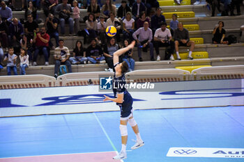 03/11/2024 - Faure Theo serve (Cisterna Volley) - CISTERNA VOLLEY VS SONEPAR PADOVA - SUPERLEGA SERIE A - VOLLEY