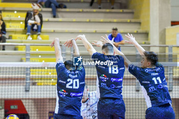 03/11/2024 - Faure, Mazzone, Bayram block (Cisterna Volley) - CISTERNA VOLLEY VS SONEPAR PADOVA - SUPERLEGA SERIE A - VOLLEY