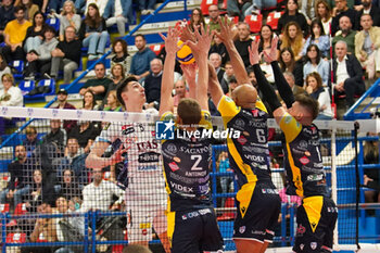 03/11/2024 - Defense (Yuasa Battery Grottazzolina ) - YUASA BATTERY GROTTAZZOLINA VS ITAS TRENTINO - SUPERLEGA SERIE A - VOLLEY