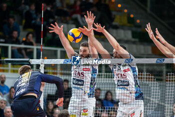 10/11/2024 - Block by Kamil Rychlicki and Flavio Gualberto - Itas Trentino - ITAS TRENTINO VS RANA VERONA - SUPERLEGA SERIE A - VOLLEY