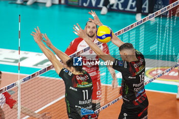 10/11/2024 - Defense (Lube Civitanova) - CUCINE LUBE CIVITANOVA VS GAS SALES BLUENERGY PIACENZA - SUPERLEGA SERIE A - VOLLEY