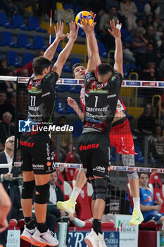 10/11/2024 - Defense (Lube Civitanova) - CUCINE LUBE CIVITANOVA VS GAS SALES BLUENERGY PIACENZA - SUPERLEGA SERIE A - VOLLEY