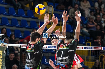 10/11/2024 - Defense (Lube Civitanova) - CUCINE LUBE CIVITANOVA VS GAS SALES BLUENERGY PIACENZA - SUPERLEGA SERIE A - VOLLEY