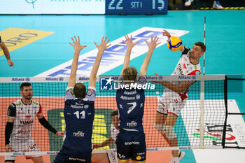 09/11/2024 - MONSTER BLOCK MATTEO PIANO AND FERRE REGGERS (POWERVOLLEY MILANO) AND OLEG ANTONOV (YUASA BATTERY GROTTAZZOLINA) - ALLIANZ MILANO VS YUASA BATTERY GROTTAZZOLINA - SUPERLEGA SERIE A - VOLLEY