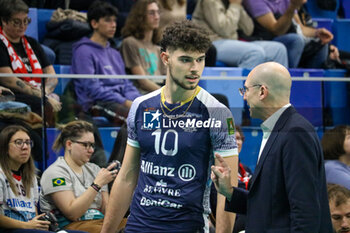 09/11/2024 - TOMMASO BAROTTO AND COACH ROBERTO PIAZZA (POWERVOLLEY MILANO) - ALLIANZ MILANO VS YUASA BATTERY GROTTAZZOLINA - SUPERLEGA SERIE A - VOLLEY