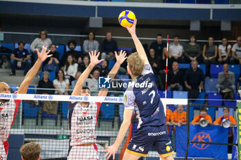 09/11/2024 - FERRE REGGERS (POWERVOLLEY MILANO) AND MONSTER BLOCK MICHELE FEDRIZZI (YUASA BATTERY GROTTAZZOLINA) - ALLIANZ MILANO VS YUASA BATTERY GROTTAZZOLINA - SUPERLEGA SERIE A - VOLLEY