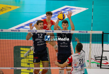 09/11/2024 - MONSTER BLOCK DAVIDE GARDINI AND JORDAN SCHNITZER (POWERVOLLEY MILANO) - ALLIANZ MILANO VS YUASA BATTERY GROTTAZZOLINA - SUPERLEGA SERIE A - VOLLEY