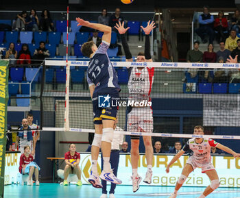 09/11/2024 - DAVIDE GARDINI (POWERVOLLEY MILANO) AND MONSTER BLOCK TSIMAFEI ZHUKOUSKI (YUASA BATTERY GROTTAZZOLINA) - ALLIANZ MILANO VS YUASA BATTERY GROTTAZZOLINA - SUPERLEGA SERIE A - VOLLEY