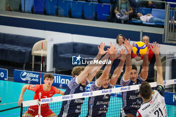 09/11/2024 - MONSTER BLOCK FERRE REGGERS, JORDAN SCHNITZER AND YACINE LOUATI (POWERVOLLEY MILANO) - ALLIANZ MILANO VS YUASA BATTERY GROTTAZZOLINA - SUPERLEGA SERIE A - VOLLEY