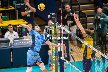 2024-11-10 - Bayram Efe ( Cisterna Volley ) - VALSA GROUP MODENA VS CISTERNA VOLLEY - SUPERLEAGUE SERIE A - VOLLEYBALL