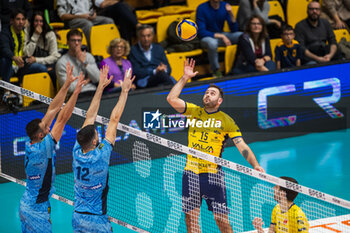 2024-11-10 - De Cecco Luciano ( Valsa Group Modena ) - VALSA GROUP MODENA VS CISTERNA VOLLEY - SUPERLEAGUE SERIE A - VOLLEYBALL