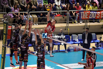 10/11/2024 - Fabrizio Gironi Prisma Taranto attack. - GIOIELLA PRISMA TARANTO VS SIR SUSA VIM PERUGIA - SUPERLEGA SERIE A - VOLLEY