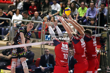 10/11/2024 - Kamil Semeniuk Sir Perugia attack. - GIOIELLA PRISMA TARANTO VS SIR SUSA VIM PERUGIA - SUPERLEGA SERIE A - VOLLEY